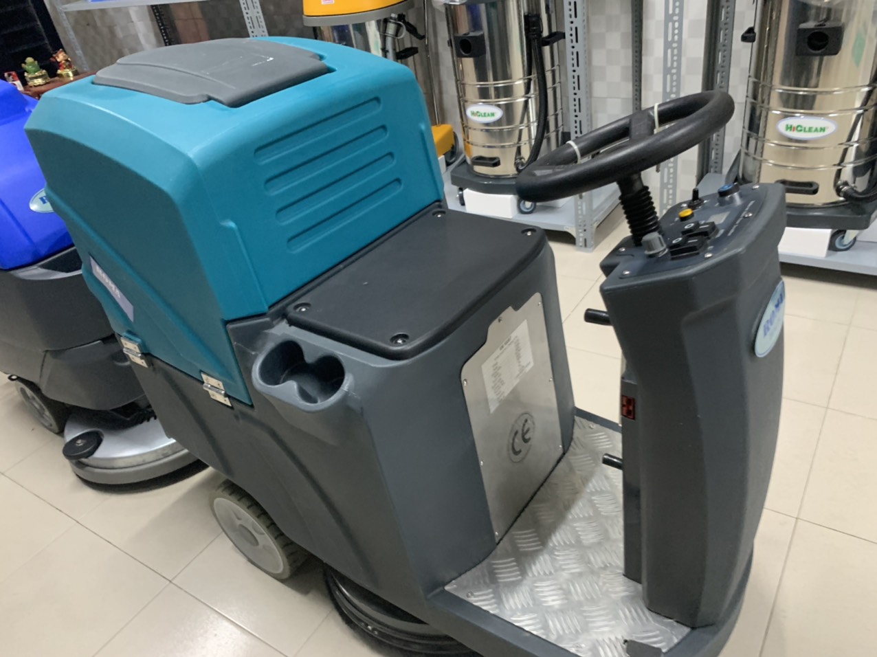 may-cha-san-lien-hop-ngoi-lai-roma-rm-560bt Máy Chà Sàn Liên Hợp Ngồi Lái Roma RM560
